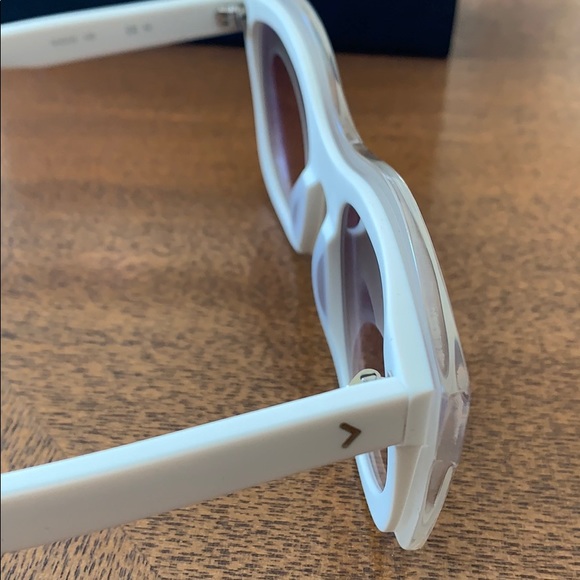 ?LAST ONE? NWT Kendall & Kylie KAILEE Sunglasses White/Clear main image 4